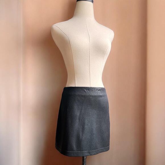Vintage 90s Faux Leather Mini Skirt | 1990s Embossed Reptile Print A‑Line Cheer - Picture 1 of 7
